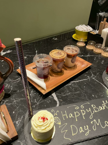 Opinii despre مقهى هزروف للقهوة المختصة în المدينة المنورة - الضيافة