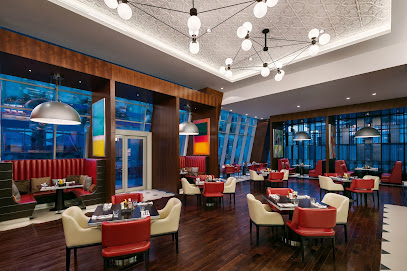 56 آڤنيو داينر