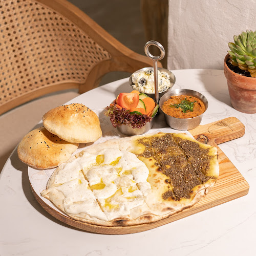 اركومي‎ - الضيافة