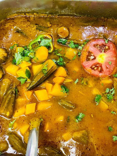 مطعم القصر البخاري.