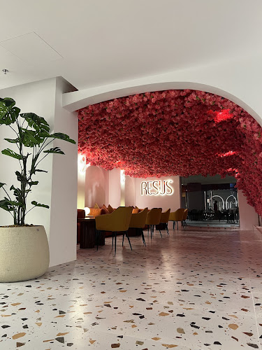 ريسوس RESUS - الضيافة