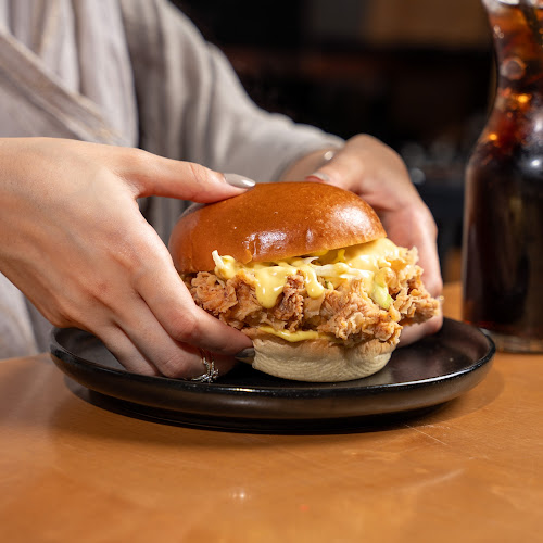 هوت تيست برجر - الضيافة