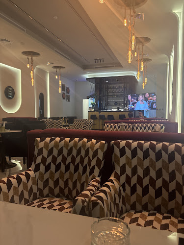 Moons & Tunes Restaurant & Cafe. مطعم ومقهي مونز اند تونز كافيه - الضيافة