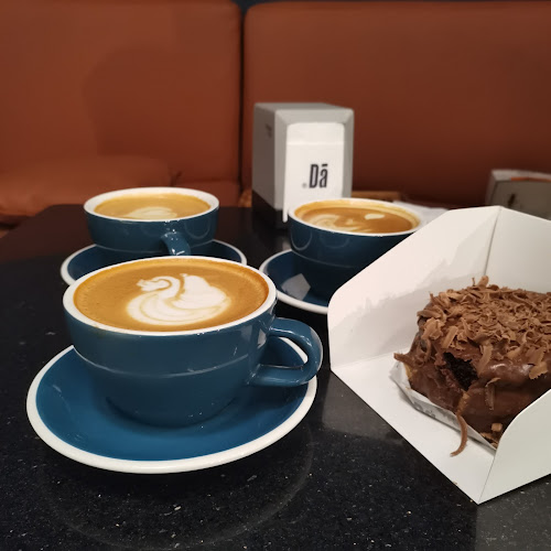 داني كوفي - الضيافة