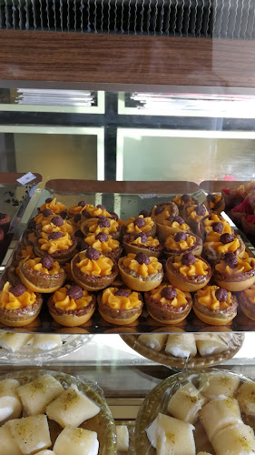 حلويات ومعجنات اكليل الجبل - المجمعة