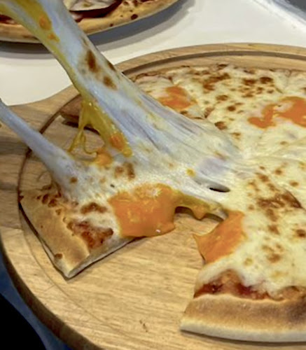 مطعم ومعجنات ماما خباز