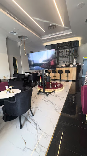 Moons & Tunes Restaurant & Cafe. مطعم ومقهي مونز اند تونز كافيه - جدة