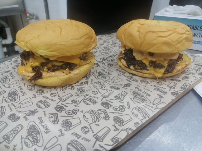 Opinii despre مطعم كتشب لتقديم الوجبات în تبوك - الضيافة