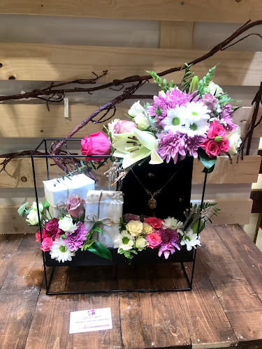 Opinii despre اجمل اللحظات للهدايا والمناسبات în مكة - الضيافة