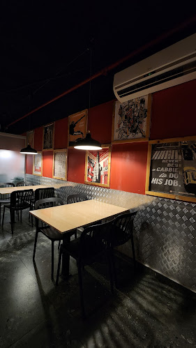 طهاة الدجاج The Crunch Factory - الضيافة