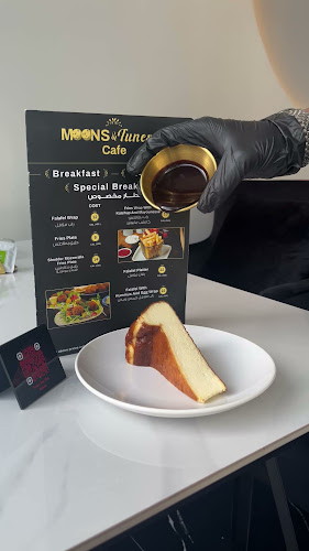 Opinii despre Moons & Tunes Restaurant & Cafe. مطعم ومقهي مونز اند تونز كافيه în جدة - الضيافة