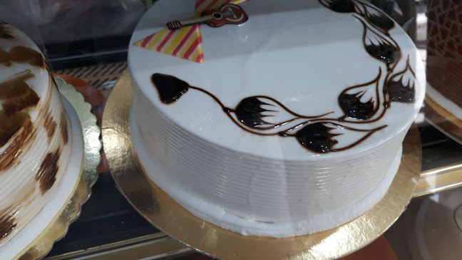 حلويات ومعجنات اكليل الجبل - المجمعة