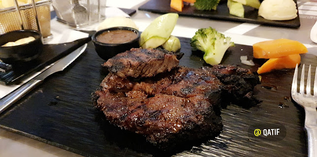 مطعم وقود الشاطئ "فيول"