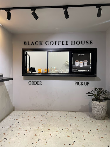 شارع الأمير مقرن بن عبدالعزيز، النزهة، الرياض 12472