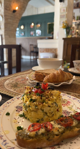 Opinii despre LaFamiglia Bistro Cafe لافاميليا بيسترو كافيه în جدة - الضيافة