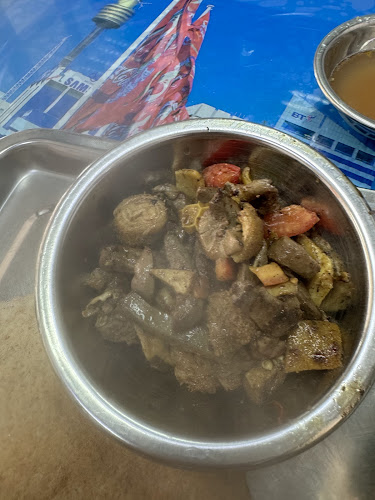 Opinii despre مطعم الشروق محل كبده وتقاطيع în مكة - الضيافة