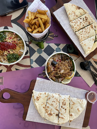 ماما غنّوج - الضيافة