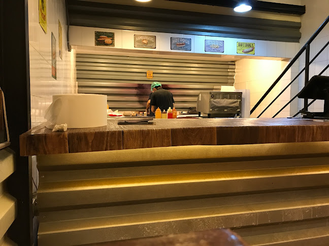 جوسي برجر جدة Juicy Burger Jeddah since 2006 - جدة