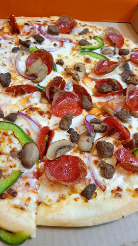 ليتل سيزرز بيتزا! - الضيافة