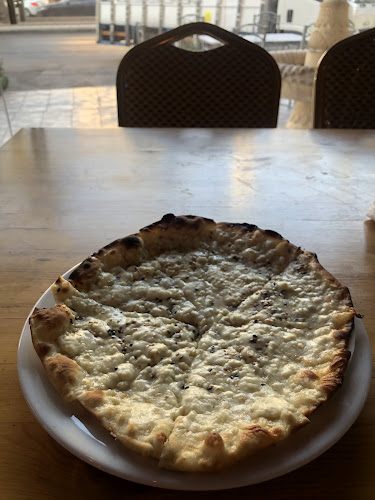 مطعم الضيعة اللبنانية