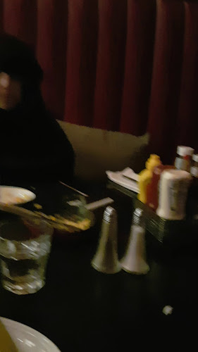 56 آڤنيو داينر - الضيافة