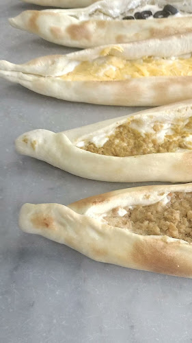 مطعم رغيف وفطيرة - تبوك