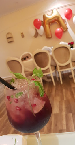 Opinii despre أفينيو كافيه în الدمام - الضيافة