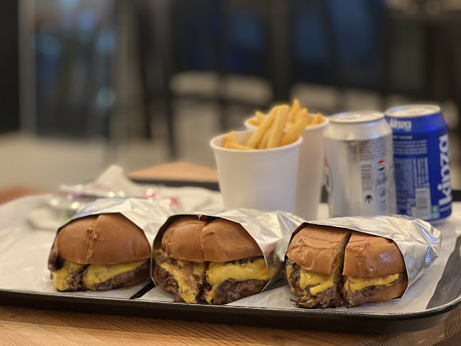 Opinii despre بلاك الفنت برجر în جدة - الضيافة