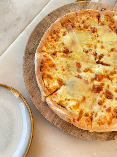 لإكلير دي جيني - الضيافة