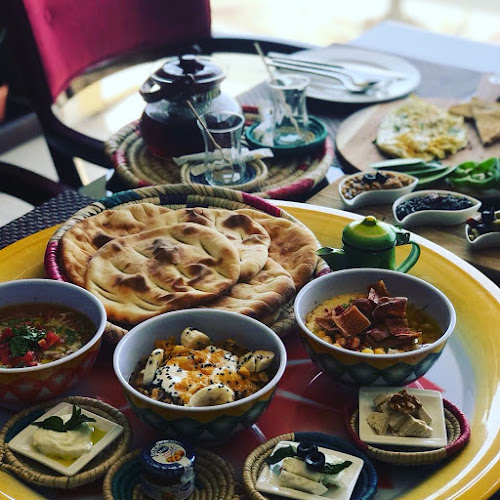 Opinii despre مطعم ومقهي قوزيل سراي în ينبع - الضيافة