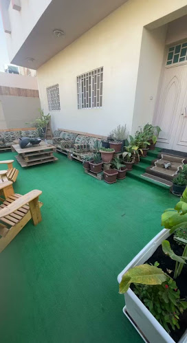 مروج السجن بجانب مطعم بروكلي