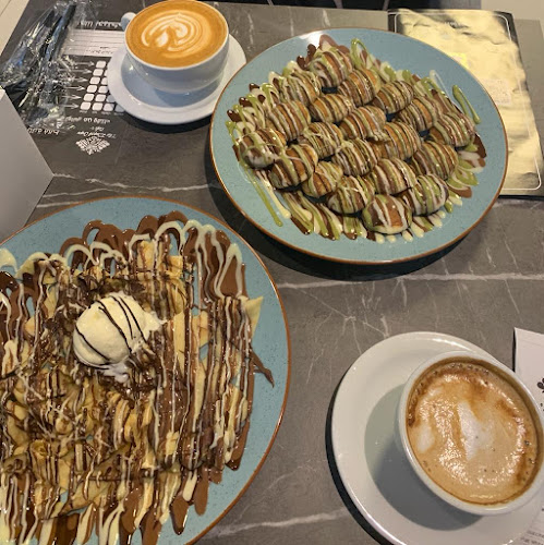 Opinii despre ذا رويال كريب كافيه în الرياض - الضيافة