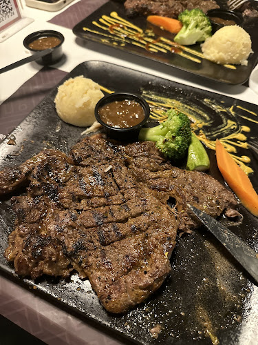 مطعم وقود الشاطئ "فيول"