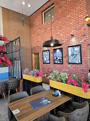 3211 طريق الملك عبدالعزيز، الوردتين، أبها 62521 9515،