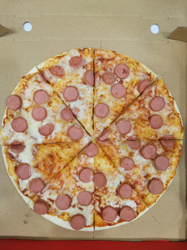 بيتزا وعصاير - الرياض