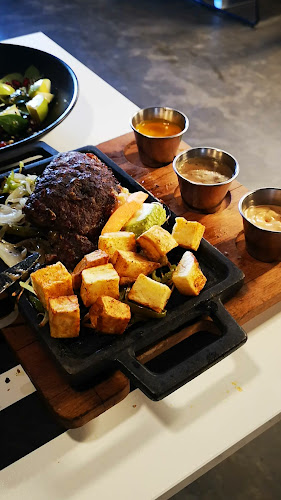 Comentarii opinii despre مطعم وقود الشاطئ "فيول"