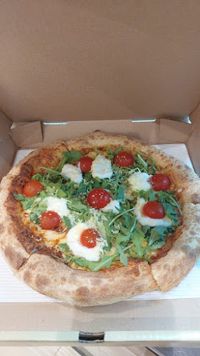 لورينزو بيتزا - الضيافة