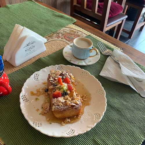 LaFamiglia Bistro Cafe لافاميليا بيسترو كافيه