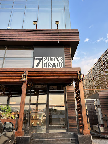 7 بلكانس بسترو