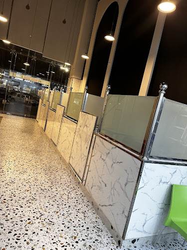 سمكة ذهبية للمأكولات البحرية - الضيافة