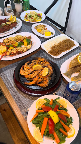 Opinii despre مطعم موج وبحر للمأكولات البحرية în الدمام - الضيافة