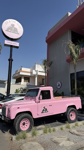 جو اند ذا جوس - الضيافة