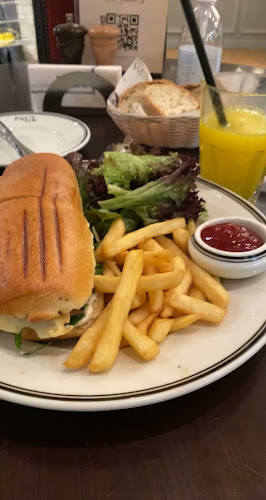 حياة مول، طريق الملك عبدالعزيز الفرعي، الملك فهد، الرياض 12272