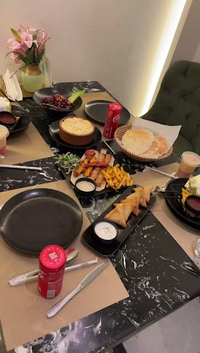 Opinii despre Seasons - مطعم سيزونز în حفر الباطن - الضيافة