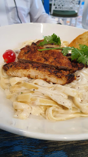 فيرا بيسترو Fira Bistro - الضيافة