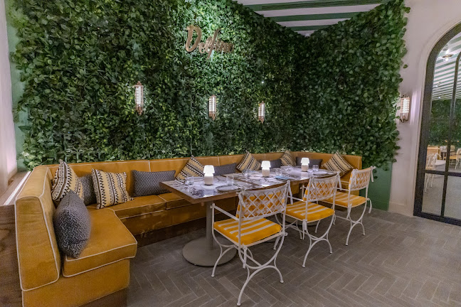 دلفينو - الضيافة