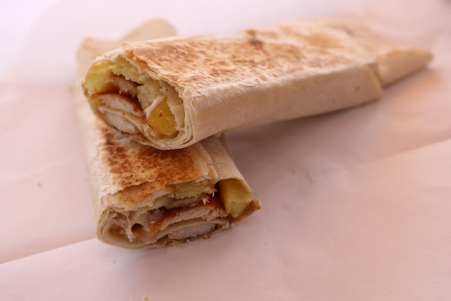 عالم العرائسي والشاورما - الضيافة