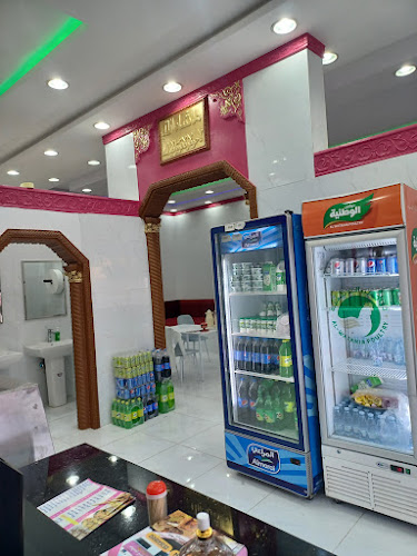 مطعم لذيذ وشواية لتقديم الوجبات