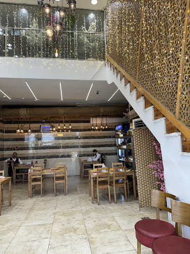 مطاعم مشويات الحمراء فرع فلسطين - جدة