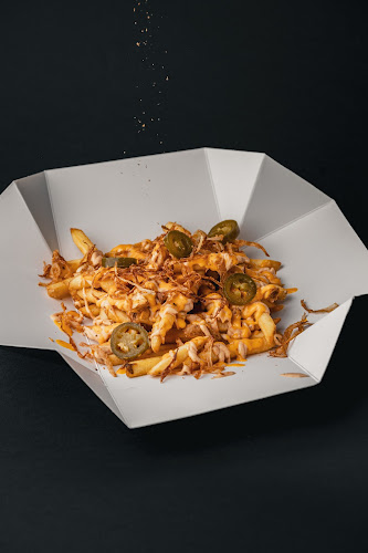 بلايند برقر - الضيافة